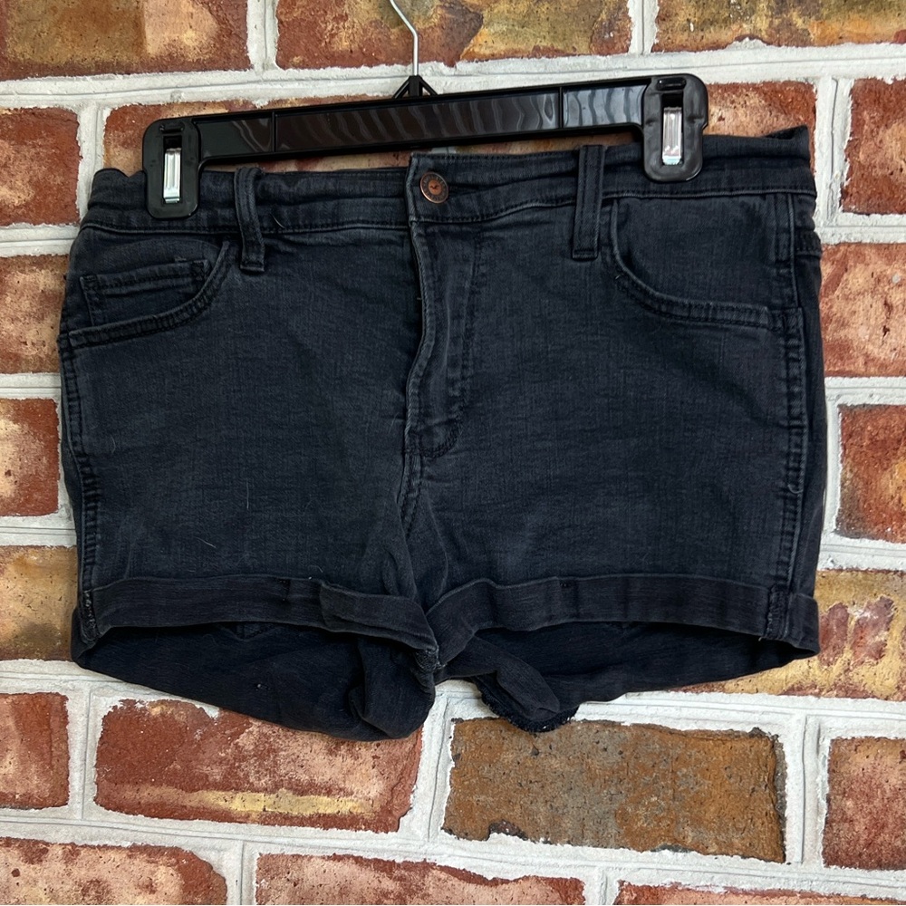 Hollister Dark Denim Mid Rise 3”Women's Jean Shorts. Size 30